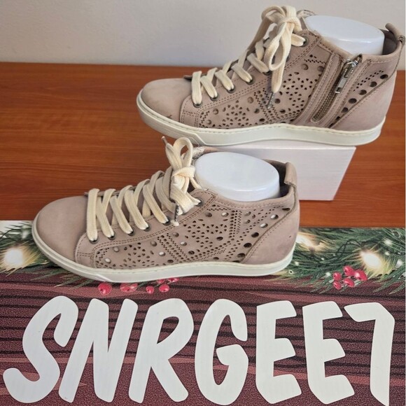 Steve Madden Laser Cut Zippered Suede Tan Woman's Mid Top Sneakers Sz 7 NWD - Picture 1 of 7